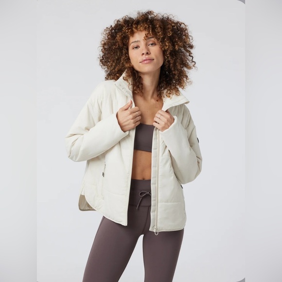 ▪️NWT Vuori Canyon Insulated Jacket in Black in Large